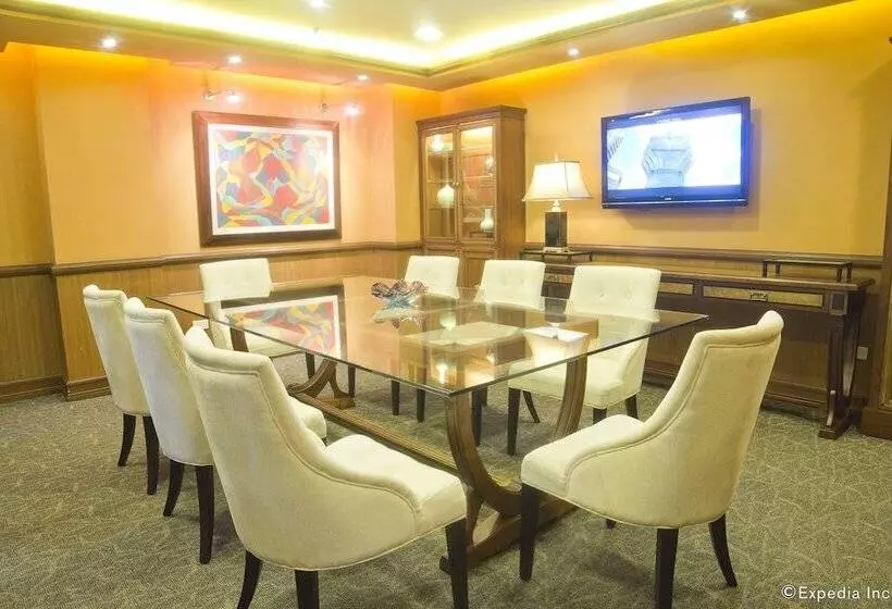 Отель Herald Suites Solana