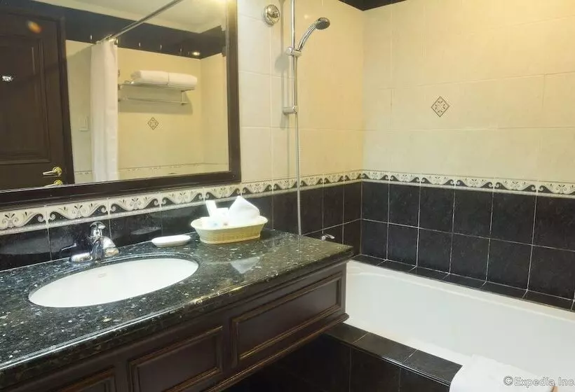 Отель Herald Suites Solana