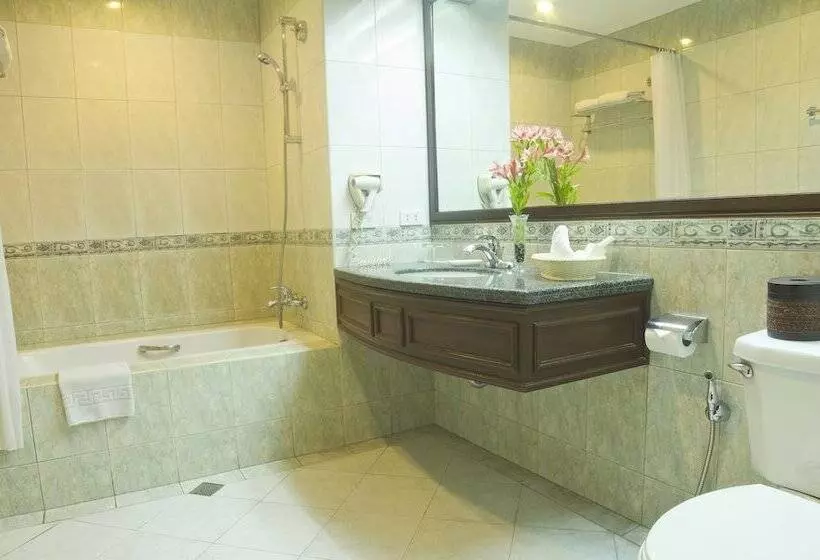 Отель Herald Suites Solana