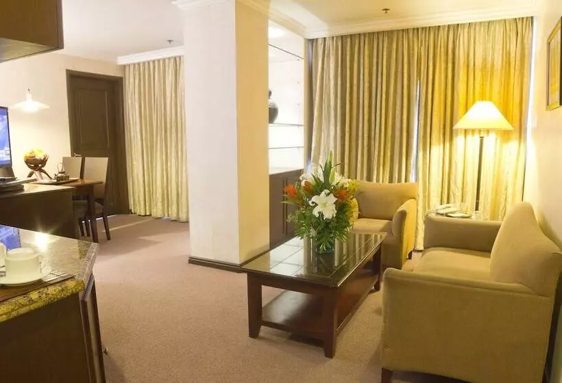 Отель Herald Suites Solana