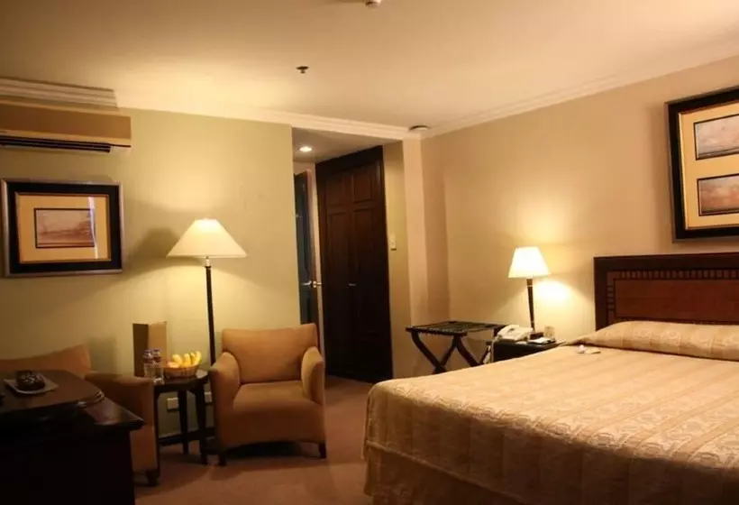 Отель Herald Suites Solana