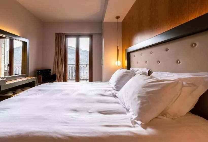 Отель Lagadia 4 Seasons