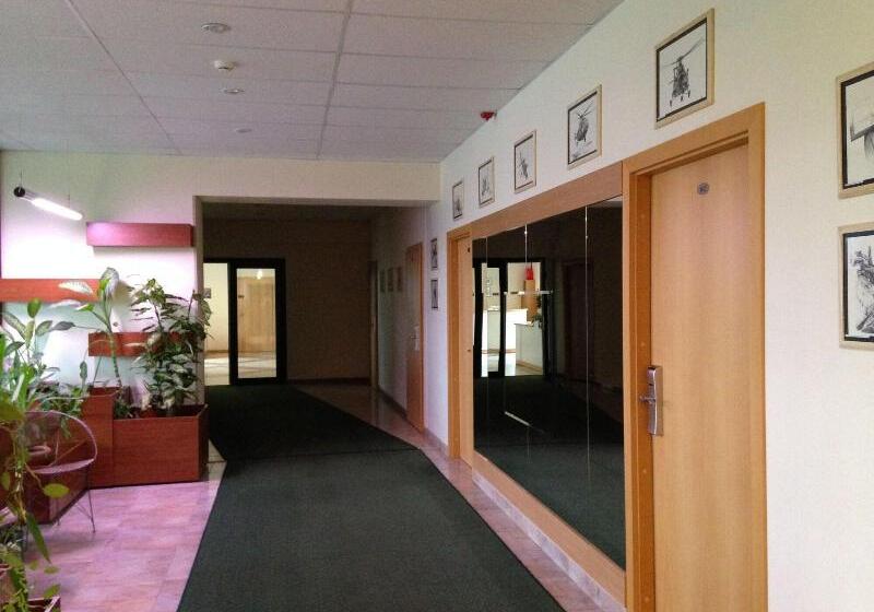 Sky High Hotel Airport 200 Meters From The Terminal