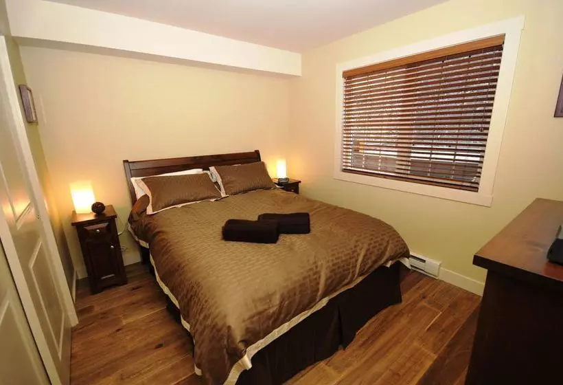 ホテル The Aspens At Kicking Horse