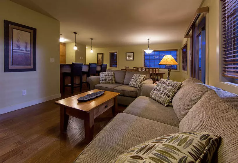 ホテル The Aspens At Kicking Horse