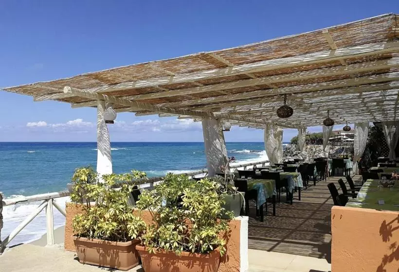 هتل Villaggio Athragon