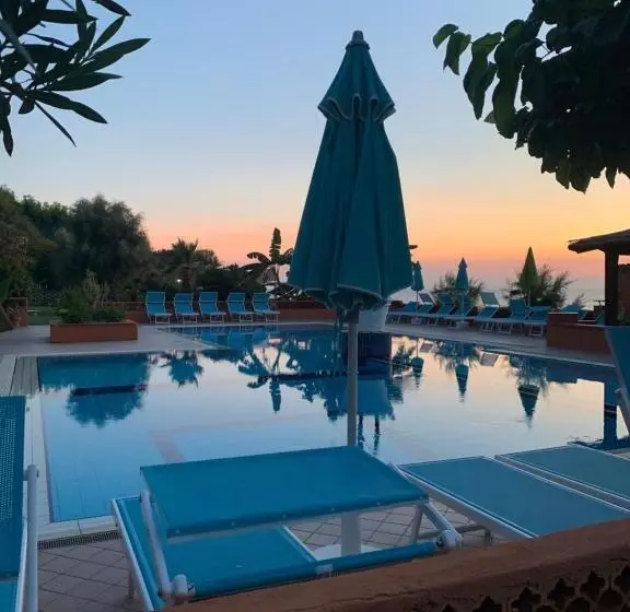 هتل Villaggio Athragon