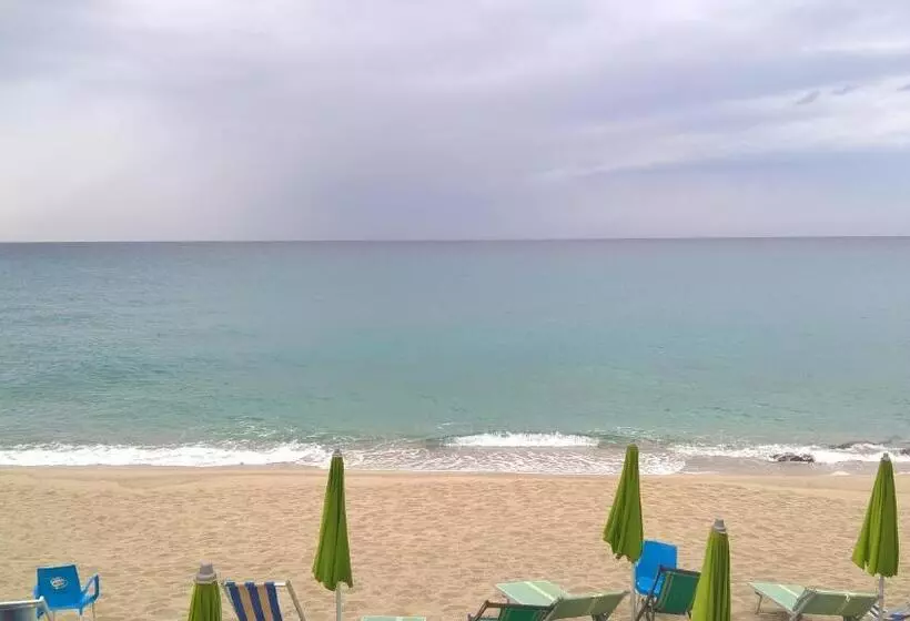 هتل Villaggio Athragon