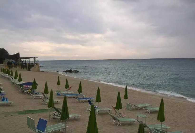 هتل Villaggio Athragon