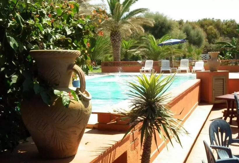 هتل Villaggio Athragon