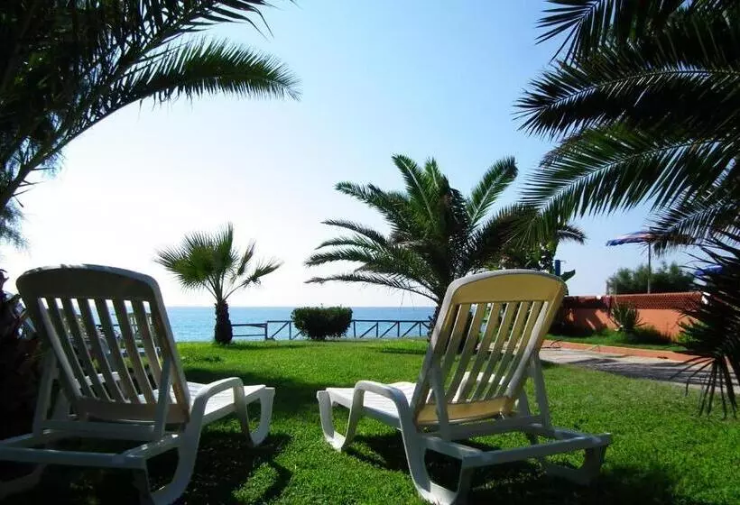 هتل Villaggio Athragon