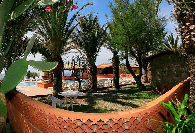 هتل Villaggio Athragon