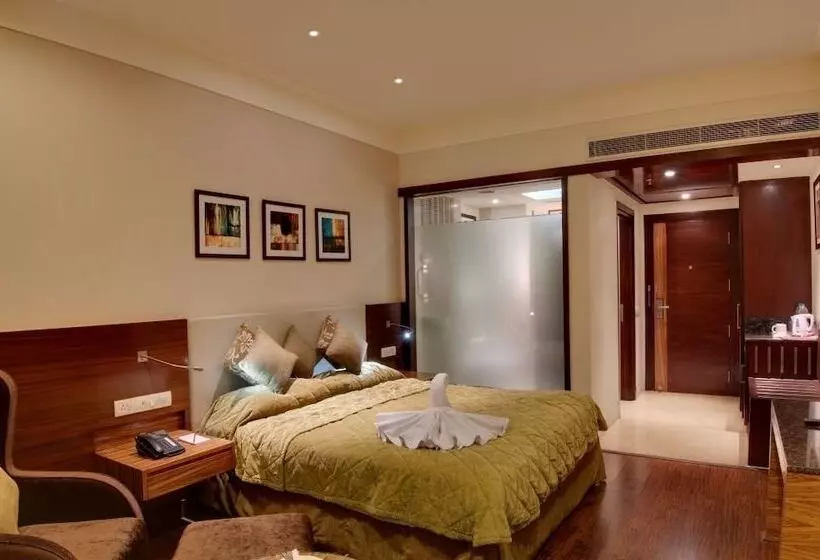 The Golden Palms Hotel & Spa Delhi