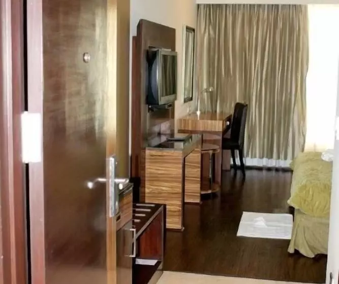 The Golden Palms Hotel & Spa Delhi