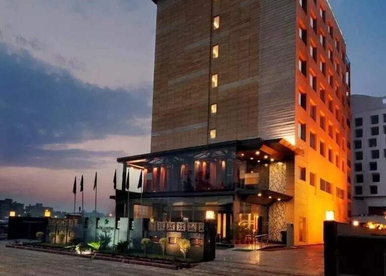 The Golden Palms Hotel & Spa Delhi
