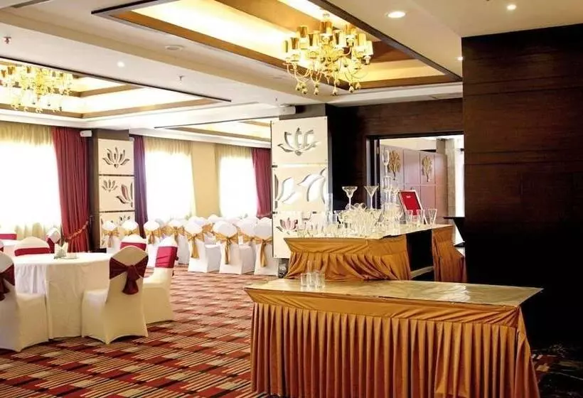 The Golden Palms Hotel & Spa Delhi