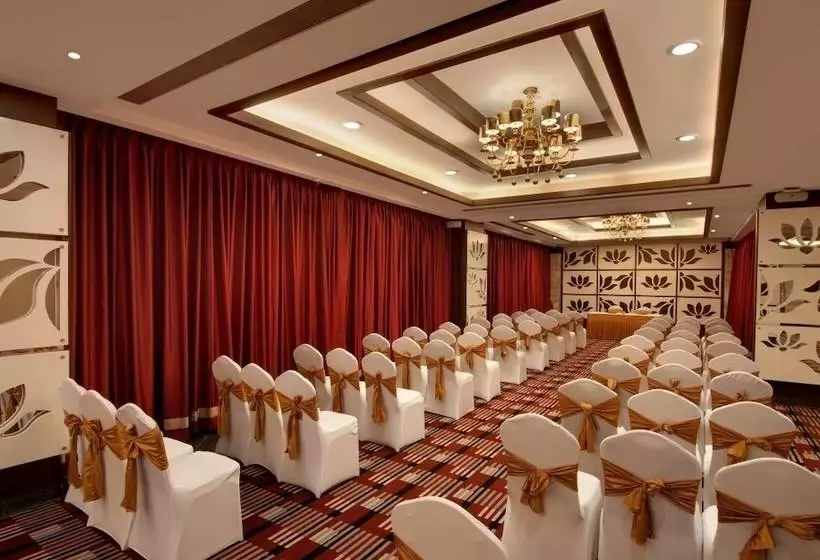 The Golden Palms Hotel & Spa Delhi