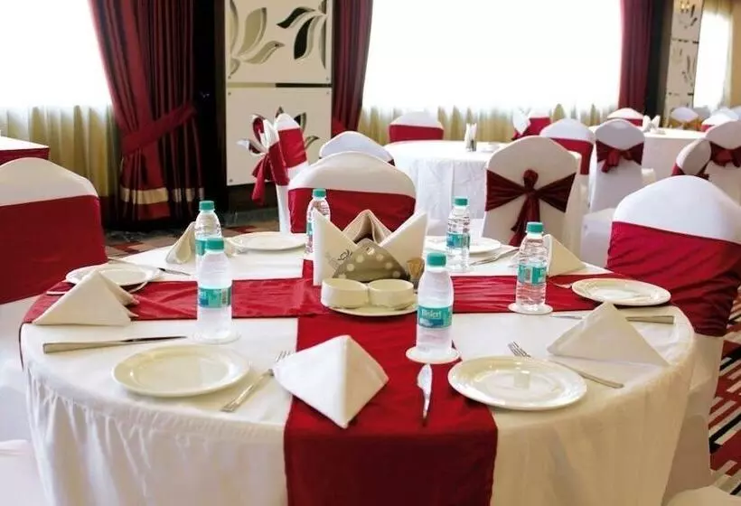 The Golden Palms Hotel & Spa Delhi