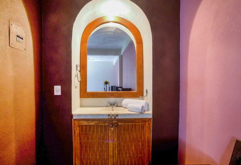 هتل Oyo Posada Lys