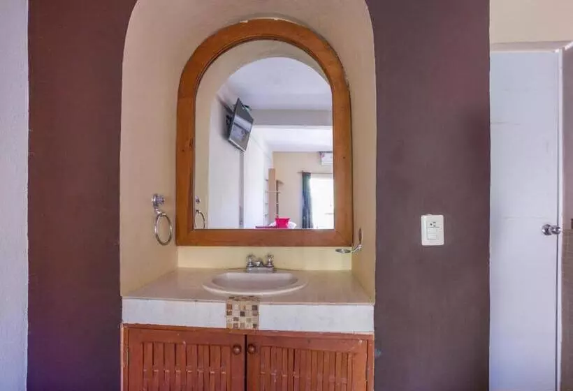 هتل Oyo  Posada Lys