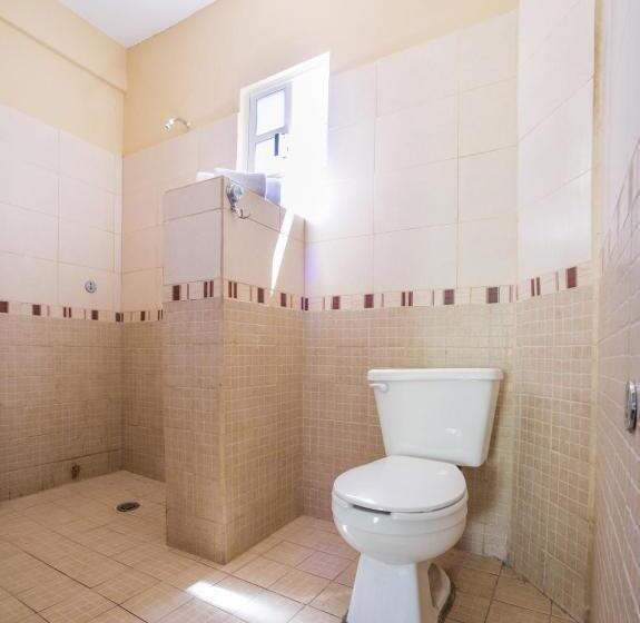 هتل Oyo Posada Lys