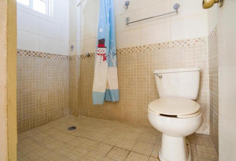 هتل Oyo Posada Lys