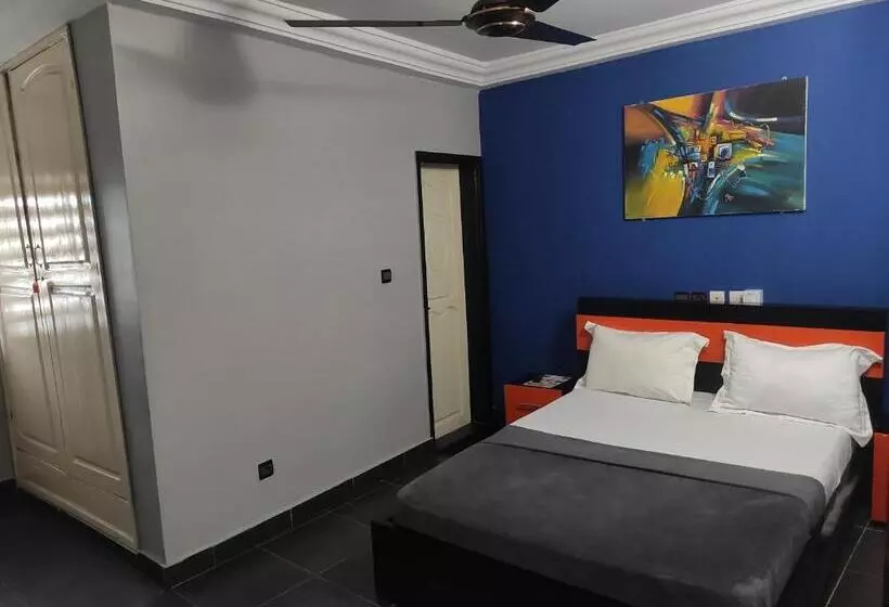 پانسیون Room In Guest Room   Royal Blue Guest House Bar