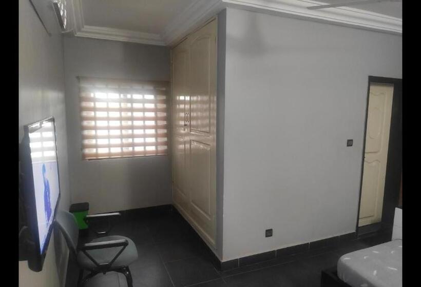 پانسیون Room In Guest Room Royal Blue Guest House Bar