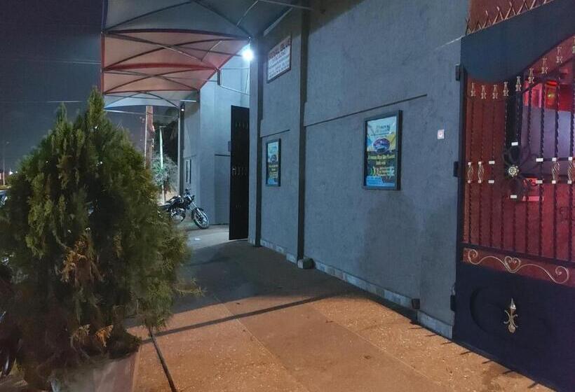 پانسیون Room In Guest Room Royal Blue Guest House Bar