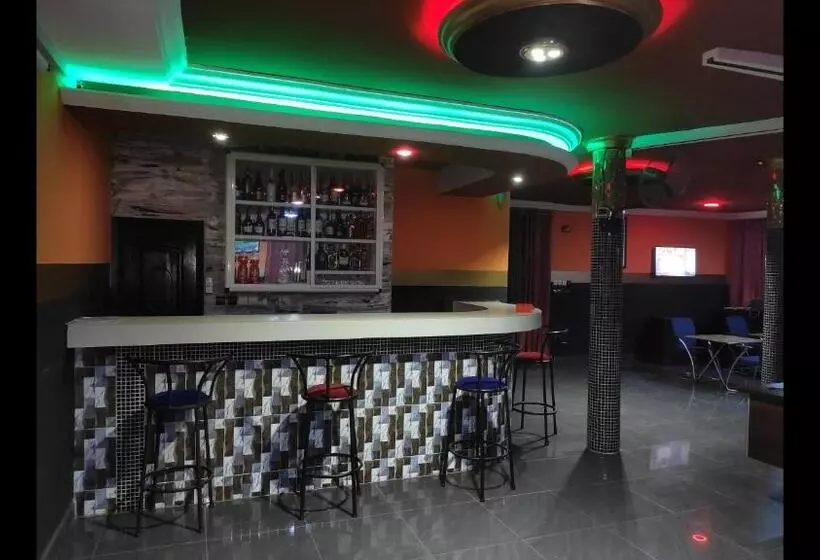 پانسیون Room In Guest Room   Royal Blue Guest House Bar