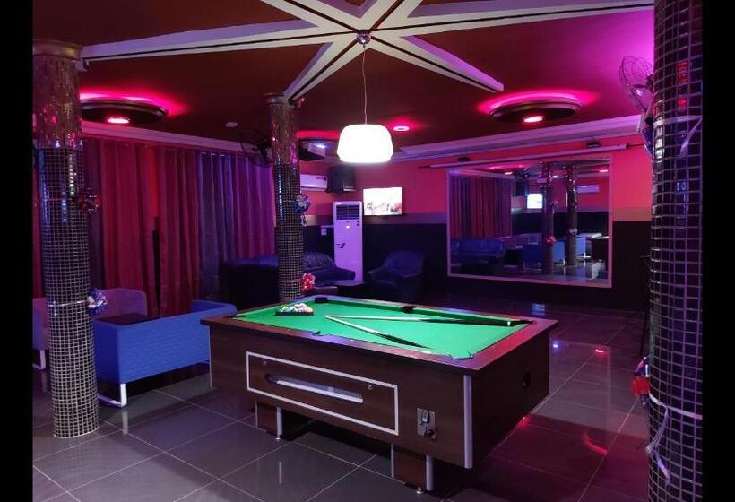 پانسیون Room In Guest Room Royal Blue Guest House Bar