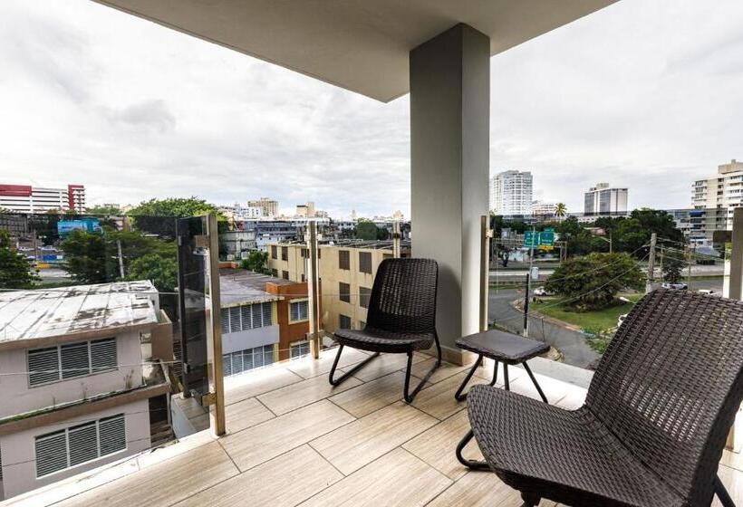 پانسیون Avila Suites