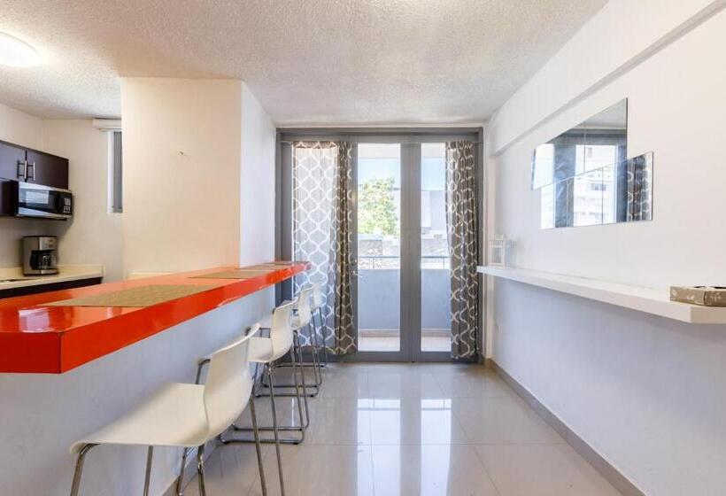 پانسیون Avila Suites