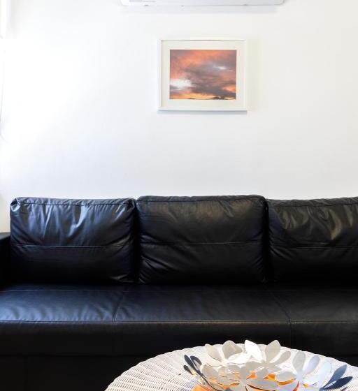 پانسیون Avila Suites