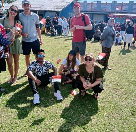 هاستل Js House View