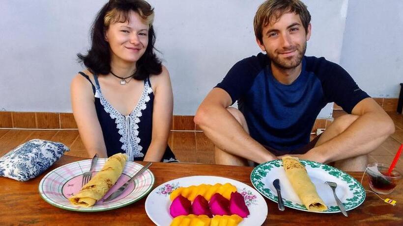 هاستل Js House View