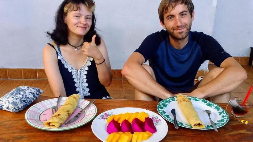 هاستل Js House View