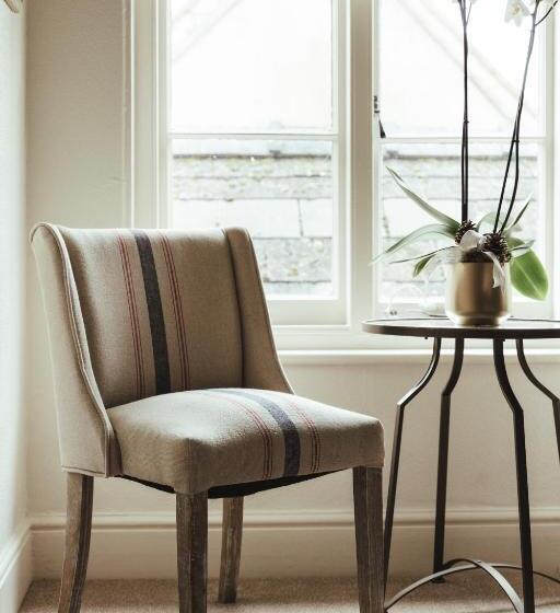 호텔 The Falcon Inn