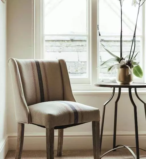 Hotelli The Falcon Inn