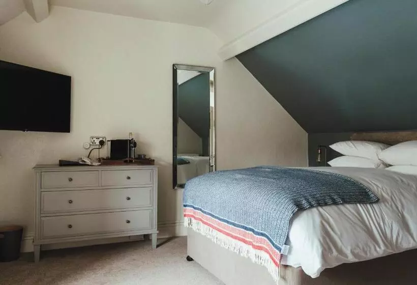 Hotelli The Falcon Inn