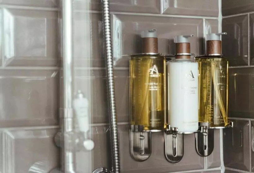 Hotelli The Falcon Inn