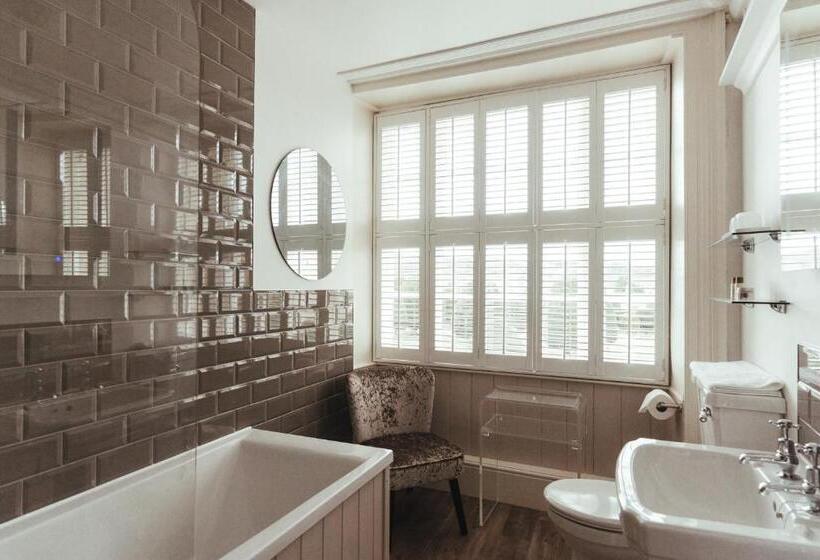 호텔 The Falcon Inn