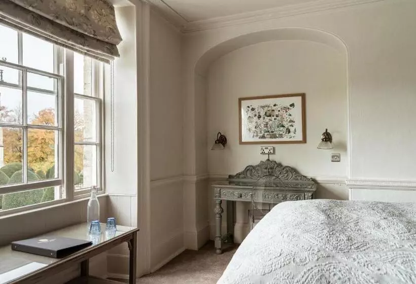 Hotelli The Falcon Inn