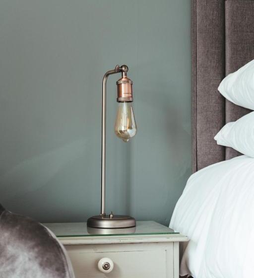 호텔 The Falcon Inn