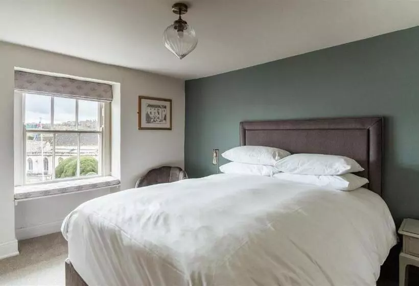 Hotelli The Falcon Inn