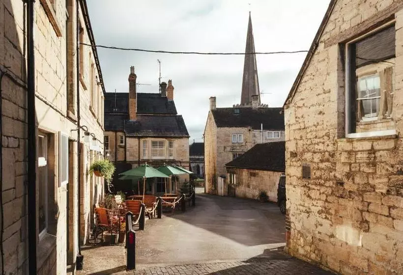 Hotelli The Falcon Inn