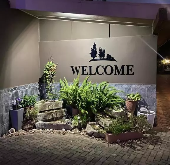 پانسیون Cottonwood Guesthouse Oasis
