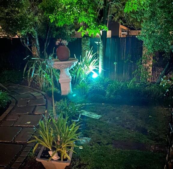 פנסיון Cottonwood Guesthouse Oasis