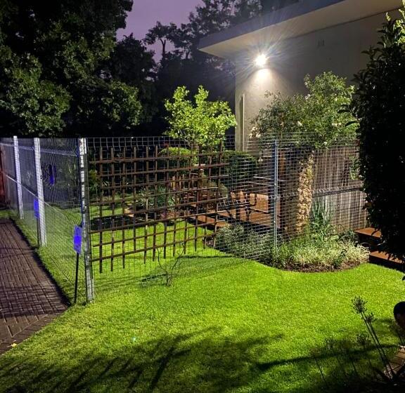 פנסיון Cottonwood Guesthouse Oasis