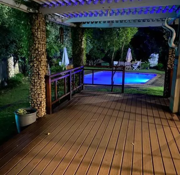 پانسیون Cottonwood Guesthouse Oasis